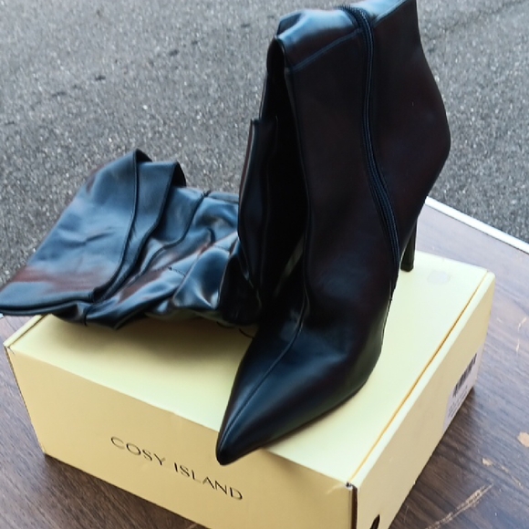 Elegant Black Women's Heels - Picture 2 of 3